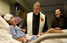 Cardinal visits Lurie Children’s Hospital on Christmas Eve
